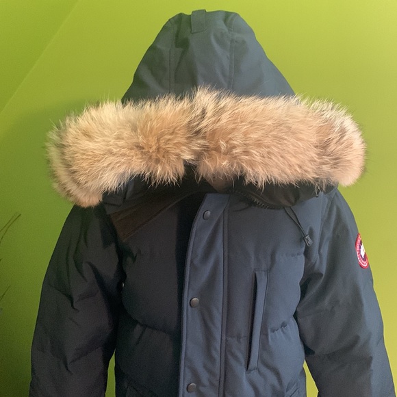 Canada Goose Carson Down Parka with Fur-Trim Hood - Picture 6 of 16